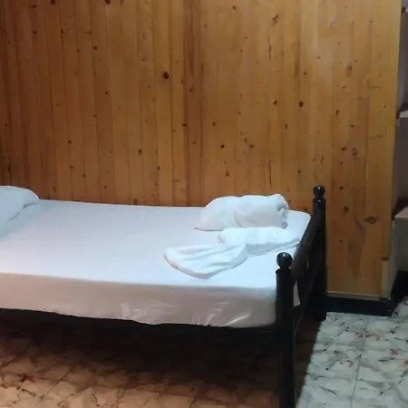 Mamabella Hostal *