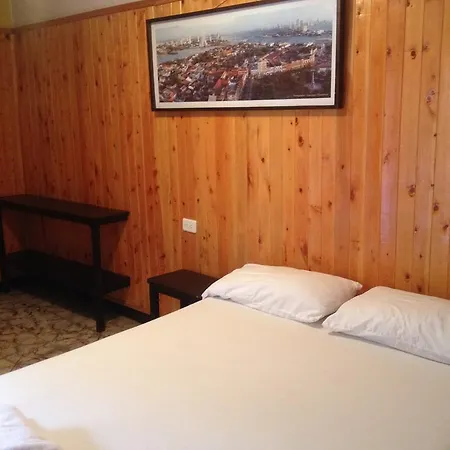 Mamabella Hostal *